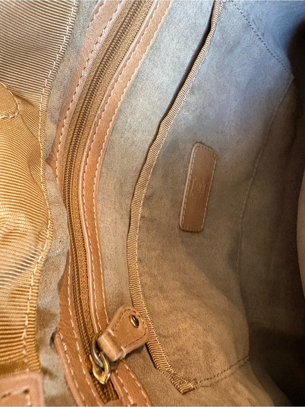 Pristine Vintage Liz Claiborne Genuine Leather Shoulder Bag w/Gold Ring Accents - Picture 8 of 10